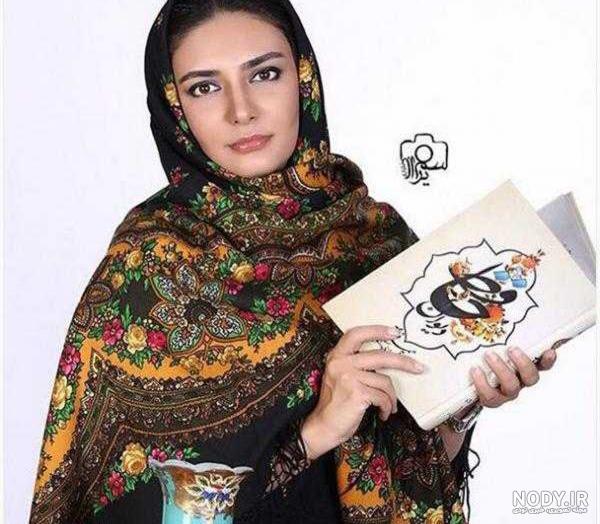 ژست عکاسی شب یلدا دخترانه ژست عکاسی شب یلدا دخترانه