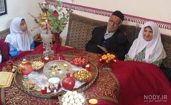 تزیین سفره شب یلدا روی زمین تزیین سفره شب یلدا روی زمین