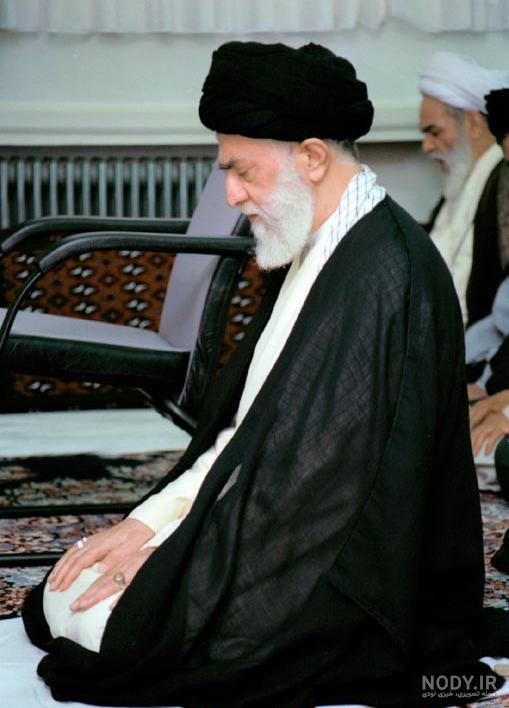 عکس رهبری در نماز جمعه