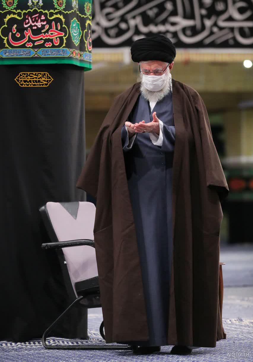 عکس نماز خواندن رهبر