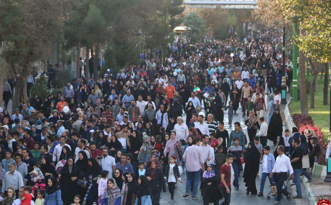 عکس پیاده روی خانوادگی عکس پیاده روی خانوادگی