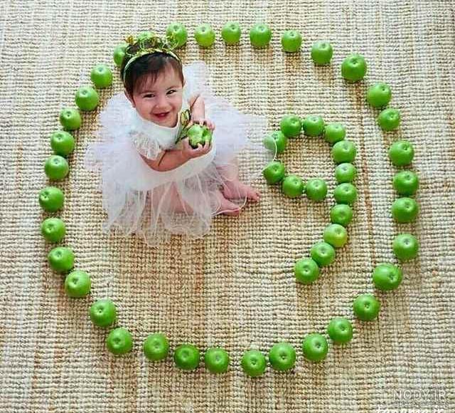 عکس ماهگرد نوزاد با گردو