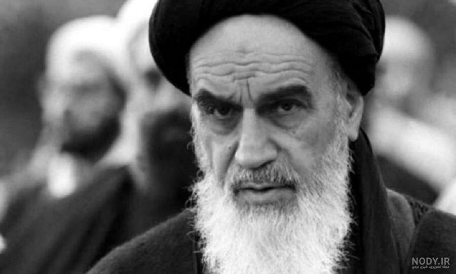 عکس امام خمینی ایستاده