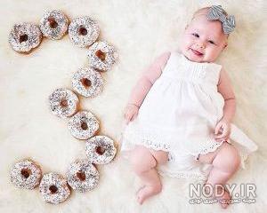 ایده عکس یک ماهگی نوزاد دوقلو