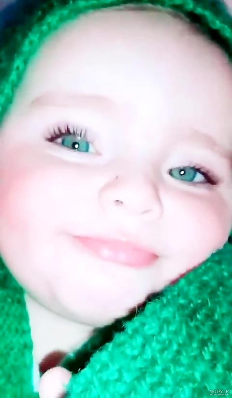 عکس بچه دوقلو چشم رنگی