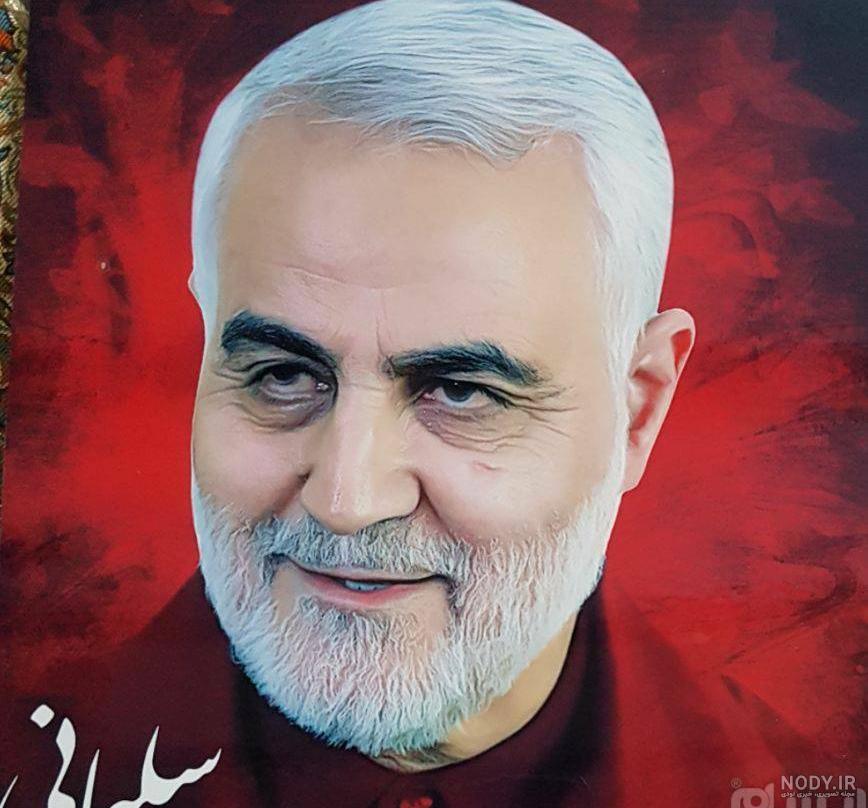 عکس رهبر کنار قبر حاج قاسم