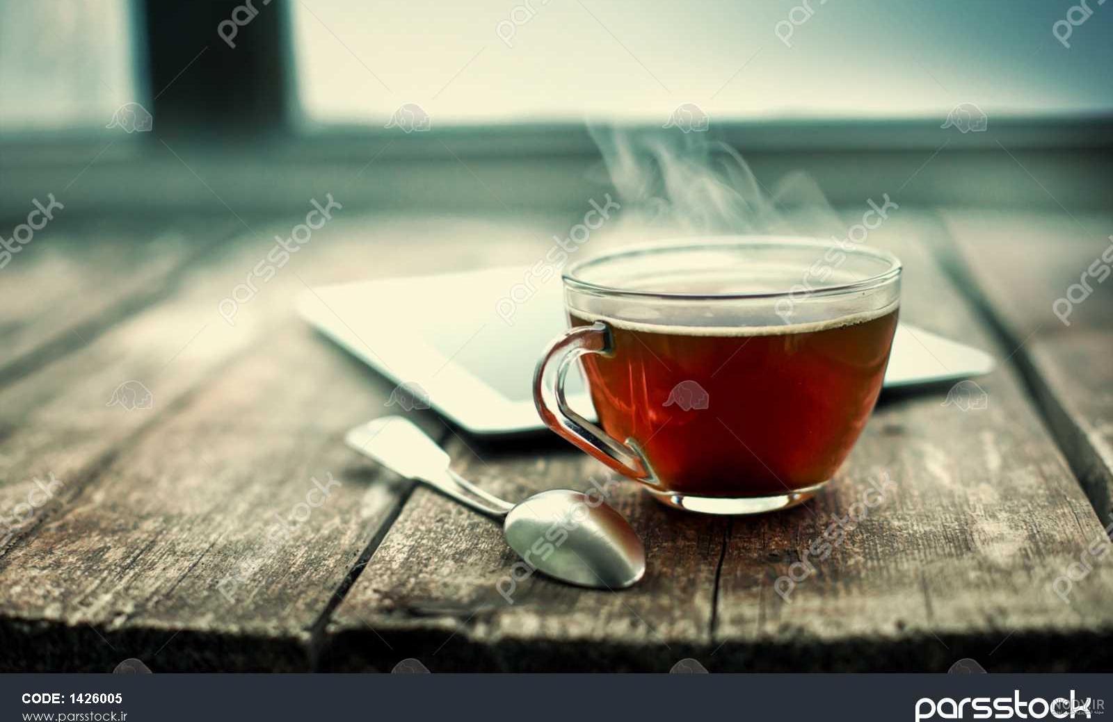 عکس دختر با لیوان چای