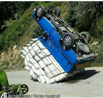 عکس فرش آبی کاربنی