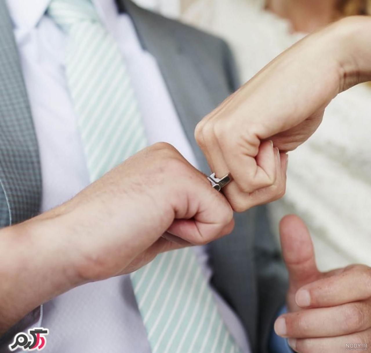 عکس حلقه روی شناسنامه