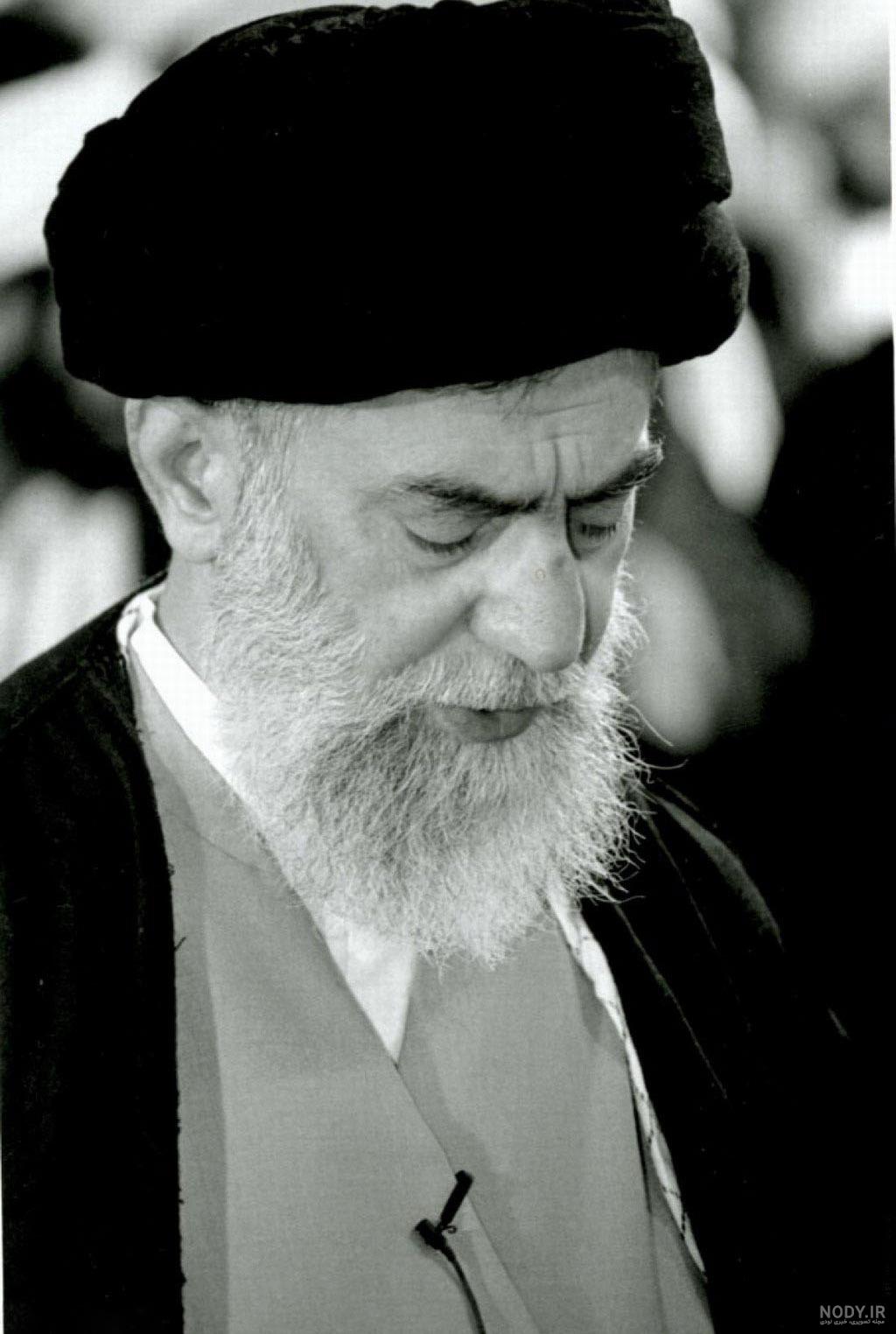عکس سیاه سفید رهبری