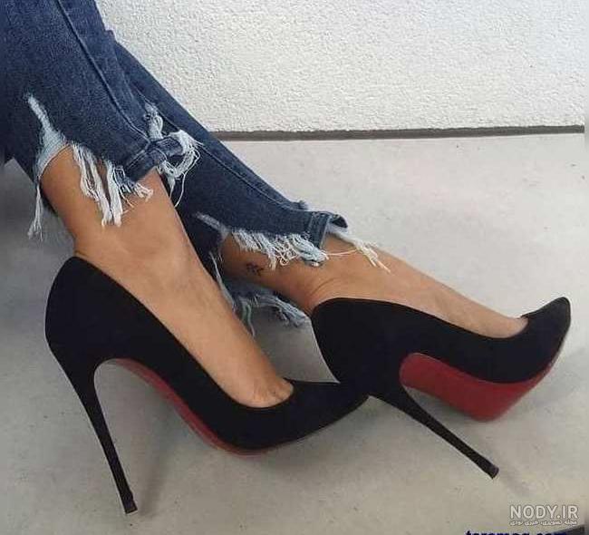 عکس کفش پاشنه بلند مشکی ساده عکس کفش پاشنه بلند مشکی ساده