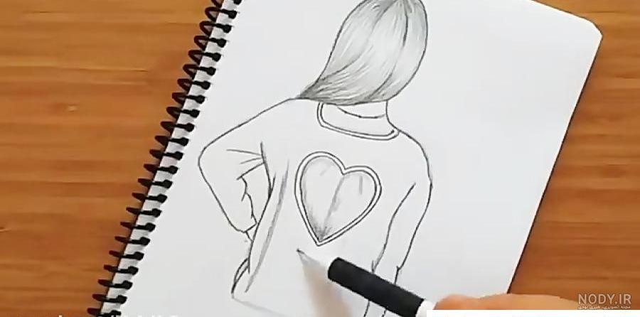 نقاشی دختر از پشت سر با مداد ساده