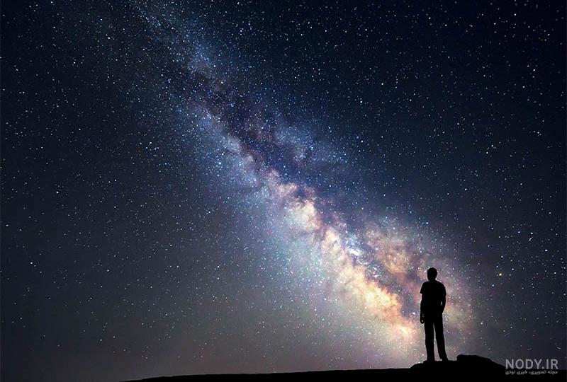 عکس ماه و دختر تنها