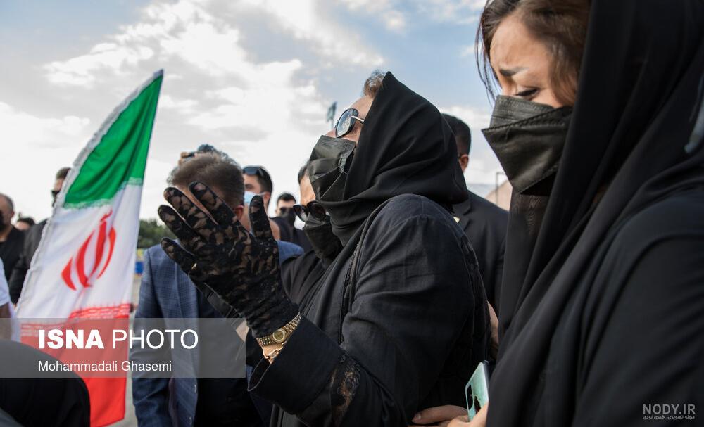 احسان علیخانی در تشییع جنازه ارشا اقدسی احسان علیخانی در تشییع جنازه ارشا اقدسی