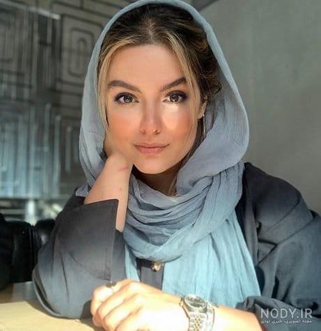 عکس دنیا مدنی و خواهرش