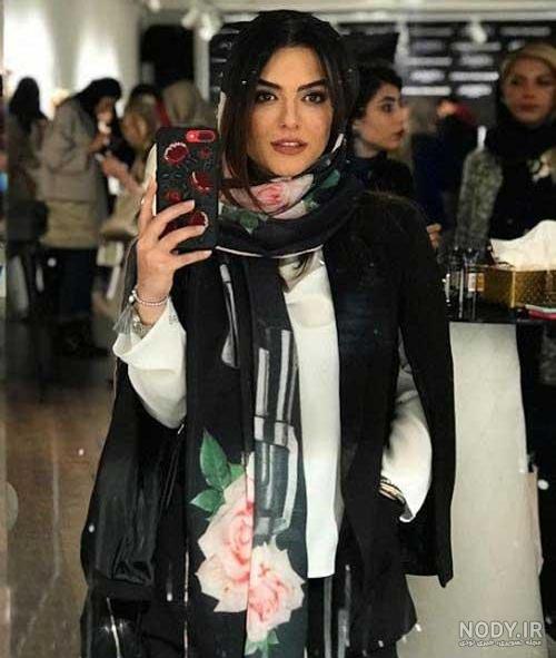 عکس دنیا مدنی و مادرش