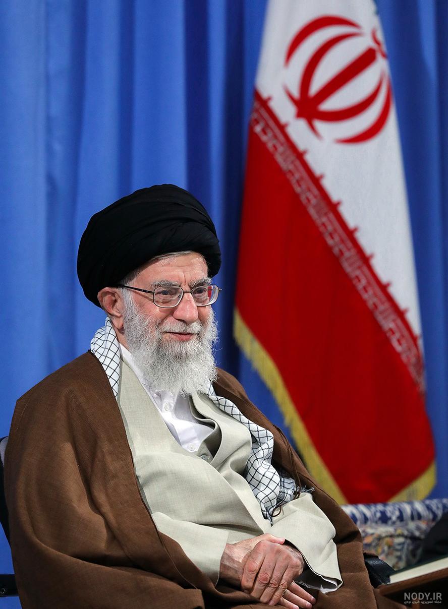 عکس امام و رهبری با پرچم