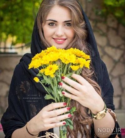 عکس دست دختر با گل برای پروفایل عکس دست دختر با گل برای پروفایل