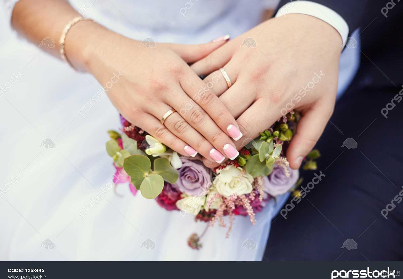 عکس دست عروس داماد با دسته گل