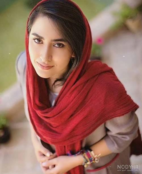 عکس دختر با روسری فانتزی
