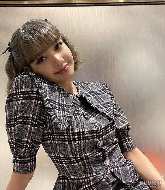 عکس لیسا بلک پینک با لباس قرمز