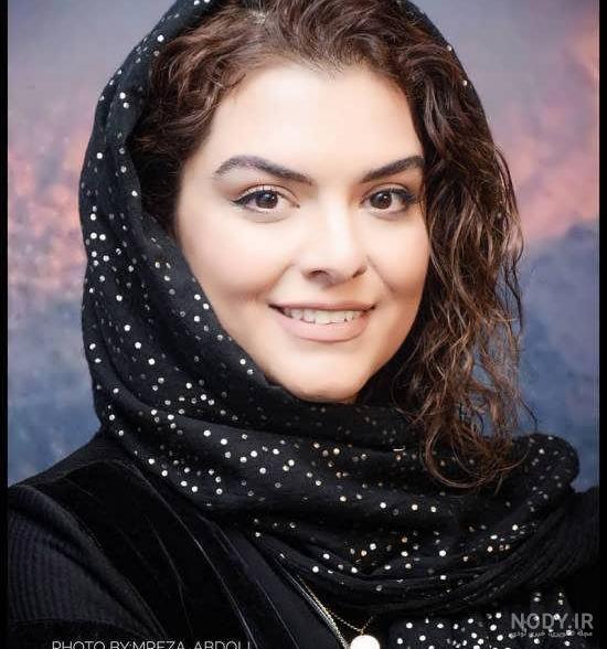 عکس دنیا مدنی و مادرش