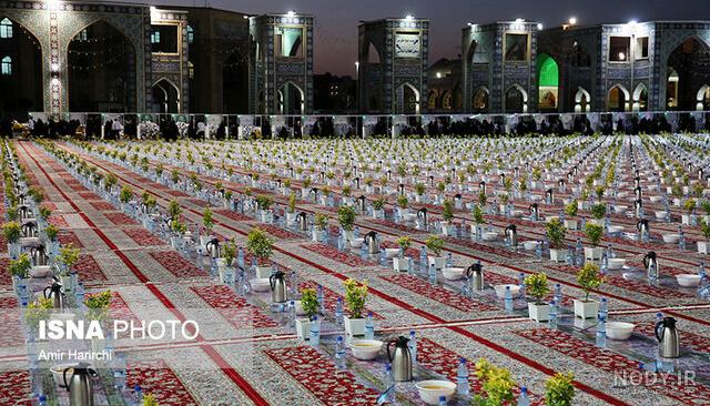 عکس سفره افطار حرم امام رضا عکس سفره افطار حرم امام رضا