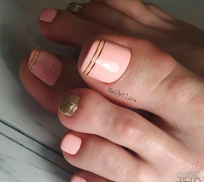 طراحی ناخن پا با لاک مشکی طراحی ناخن پا با لاک مشکی