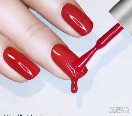 طراحی ناخن با لاک قرمز و نقره ای