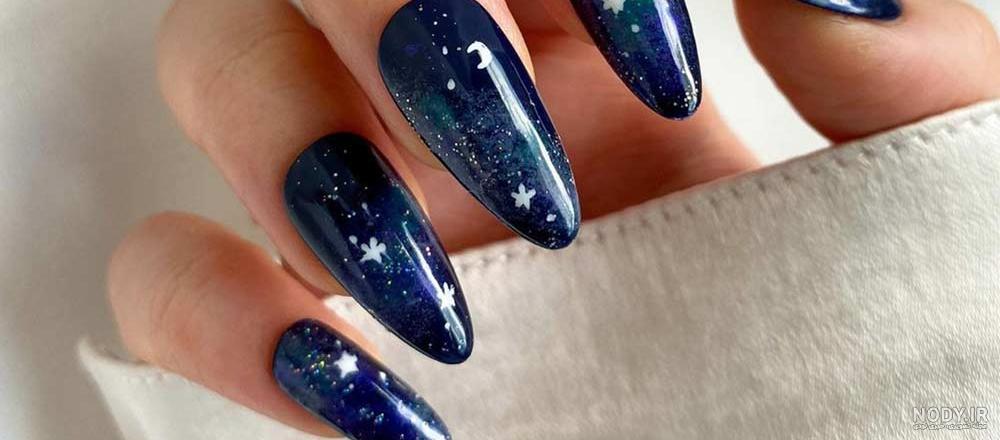 طراحی ناخن با اکلیل نقره ای