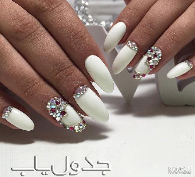 طراحی ناخن مشکی طلایی جدید
