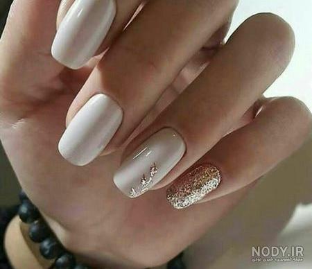 ژلیش طراحی ناخن سفید طلایی