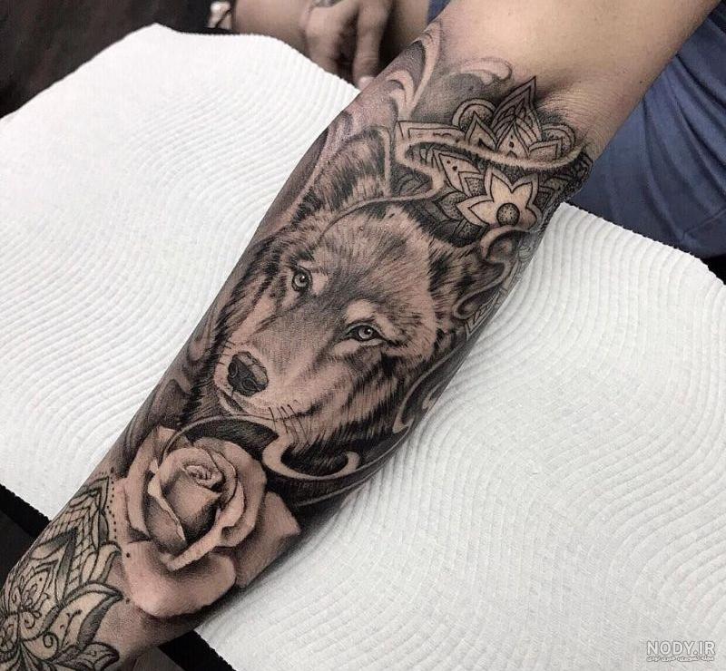 تاتو روی دست گرگ