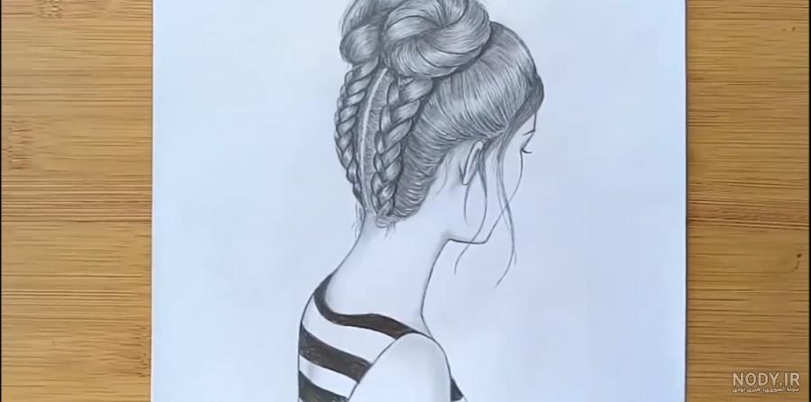 نقاشی دختر مو بسته