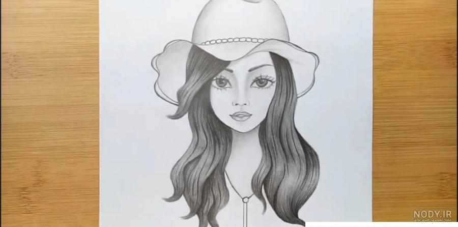 نقاشی ساده با قلم سیاه