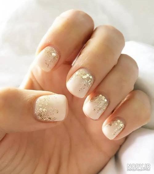طراحی ناخن طلایی سفید