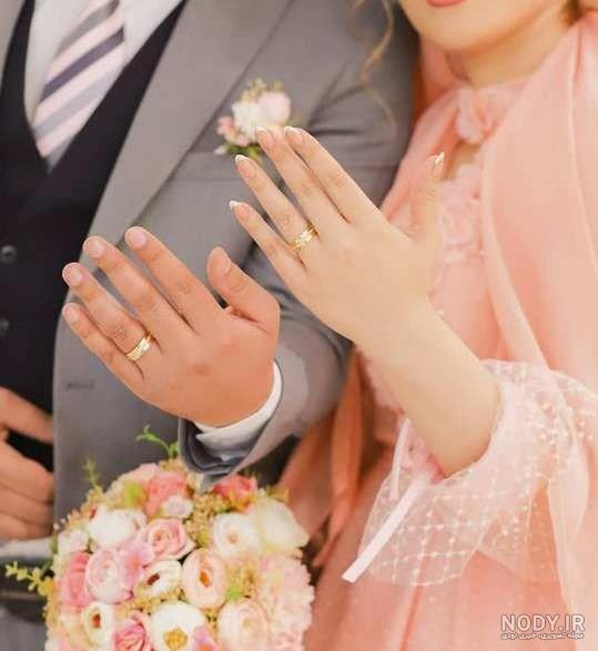 عکس دست عروس و داماد با گل