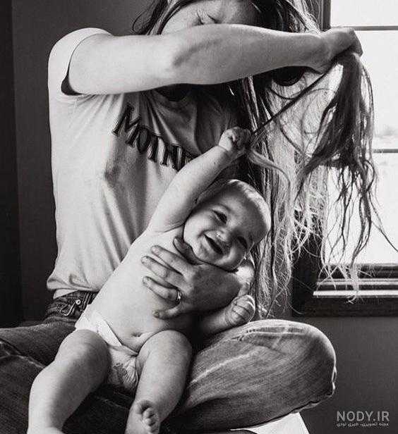 عکس مادر بچه بغل