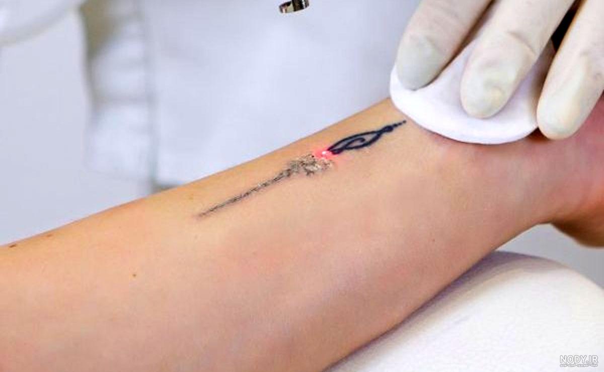 تاتو روی دست نیکا فلاحی