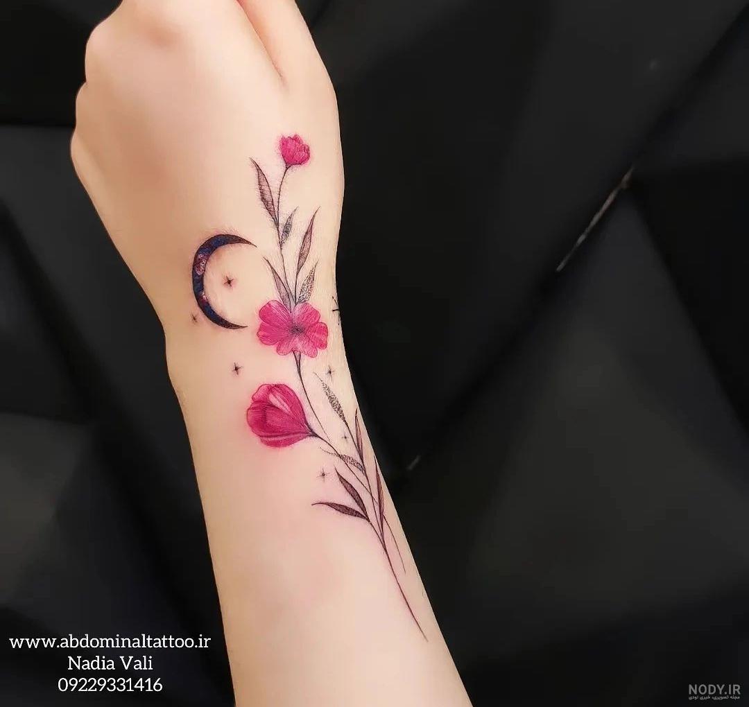 تاتو روی دست گل رز