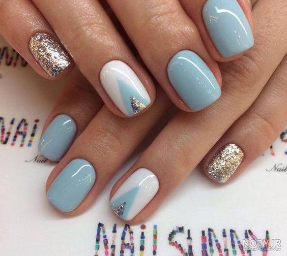 طراحی ناخن با لاک آبی و سفید