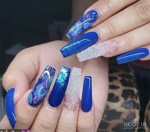 طراحی ناخن با لاک آبی کاربنی