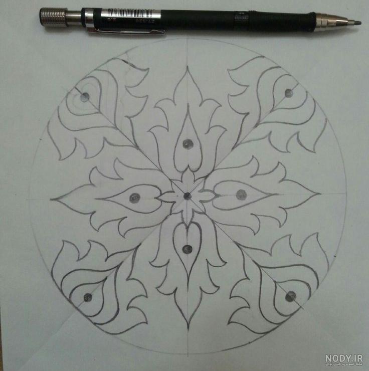نقاشی دختر روی سفال