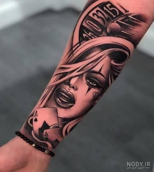 تاتو روی دست رخ