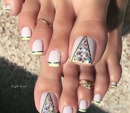 طراحی ناخن پا با لاک قرمز