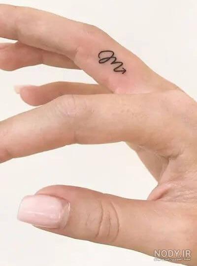 تاتو روی دست حرف m تاتو روی دست حرف m
