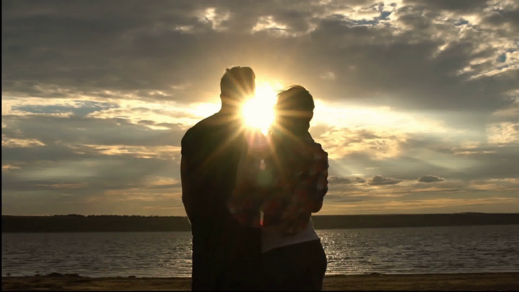 ژست عکس کنار دریا شمال