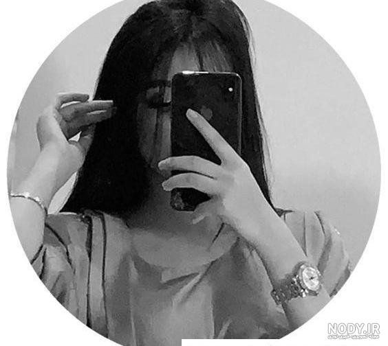 عکس دخترونه جلو اینه با گوشی
