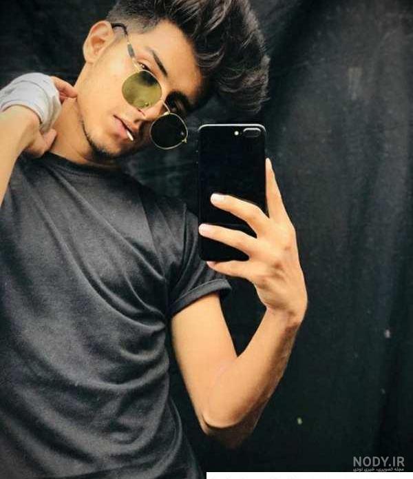 عکس جلو آینه دخترانه