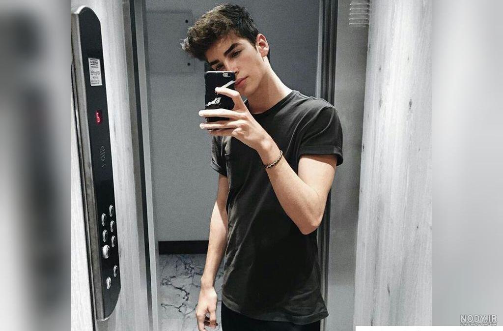 عکس جلو آینه دخترانه